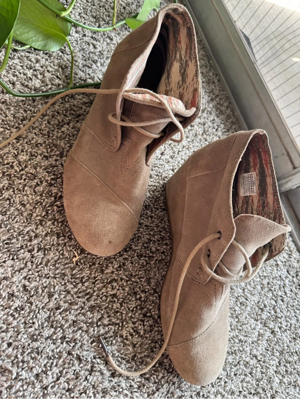 TOMS Suede Wedge Booties Womens Size 10 Taupe Lace Up Chukka Ankle Boots